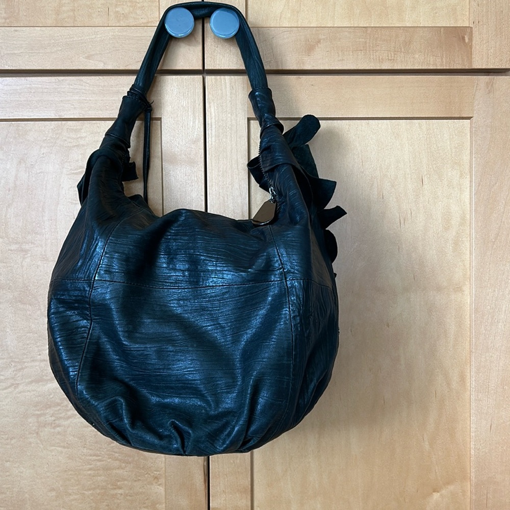 Vince Camuto Handbag & Dust Cover - Picture 2 of 16